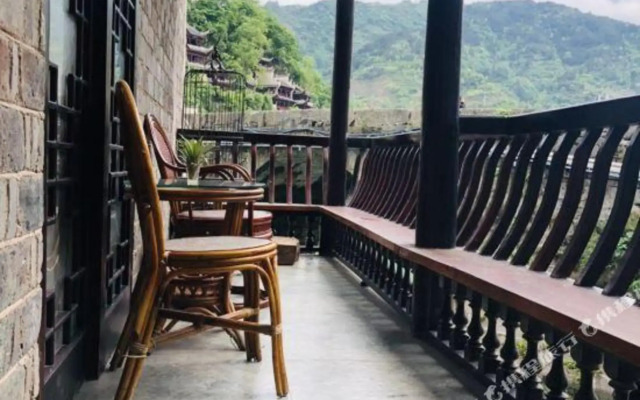 Wushi Ju | Zhenyuan Ancient Town Riverside Homestay