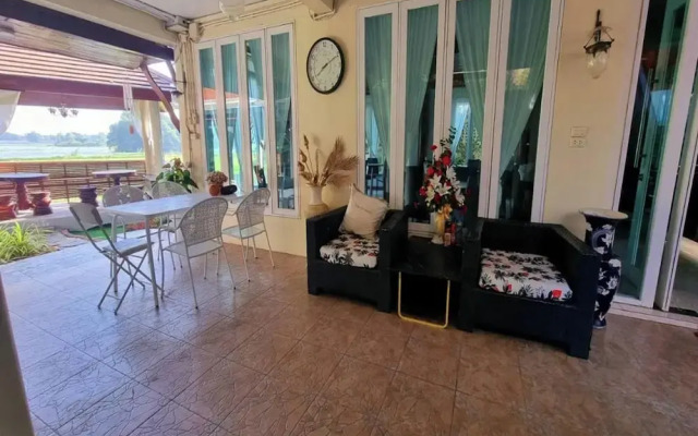 Ruenthai Ayutthaya Resort And Restaurant