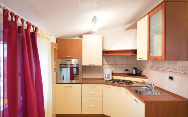 Nice Home in Nedescina With Wifi and 5 Bedrooms