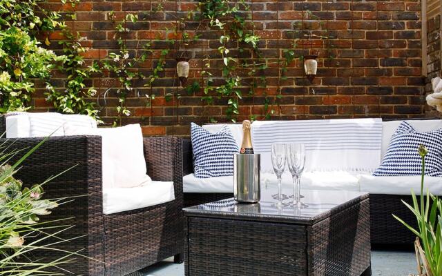 Pretty Coastal Home in Bosham Close to Water