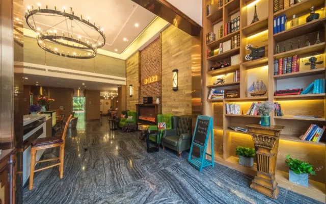 James Joyce Coffetel (Chengdu East Railway Station Lvdi 468)