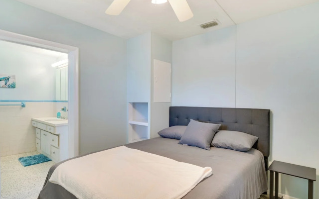 Waterfront Okeechobee Getaway w/ Backyard Dock!