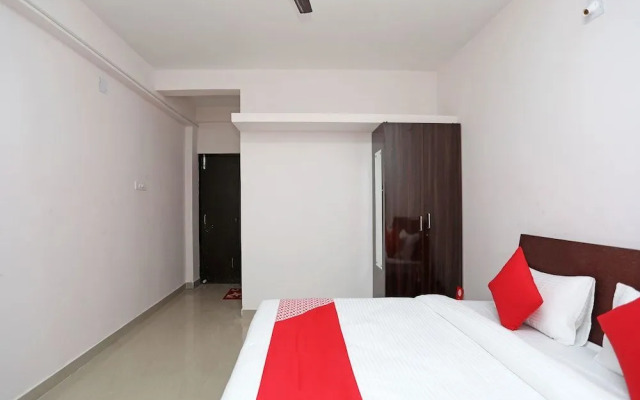 OYO 13527 Usha Residdency