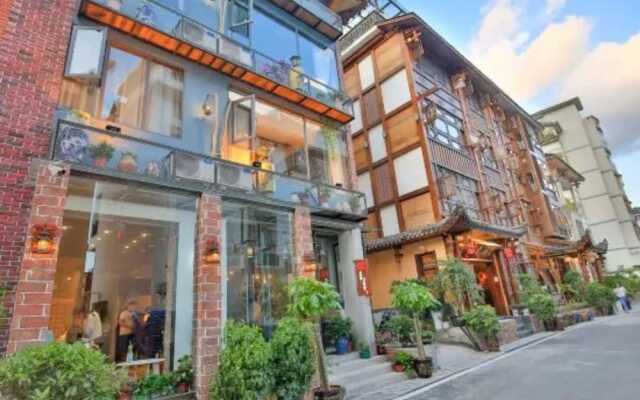 Zuoshou Qian Youshou Inn