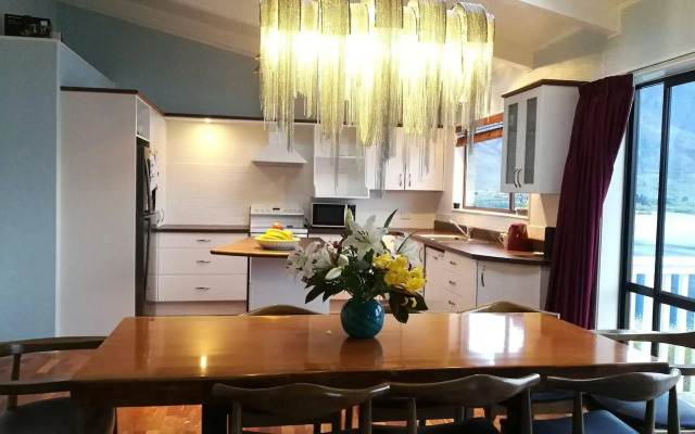 Aquarius De Lavender Lake View B&B