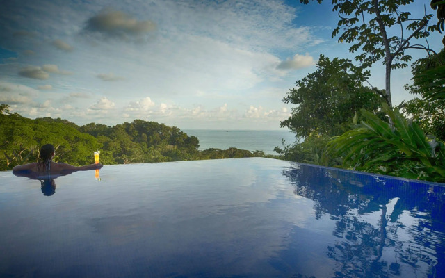 Tiki Villas Rainforest Lodge & Spa