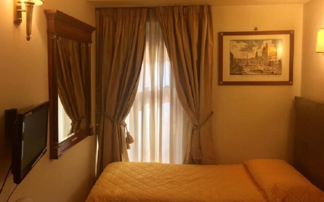 Luxury Rooms H 2000 Roma