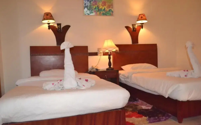 Green Desert Hotel