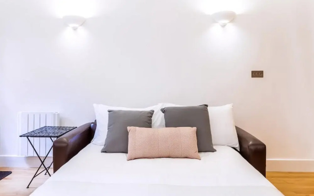 Bright & Comfortable Angel Apartment