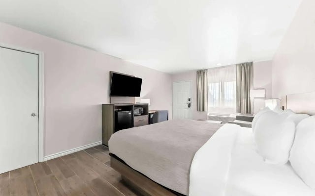 Quality Inn & Suites Port Lavaca near Lighthouse Beach