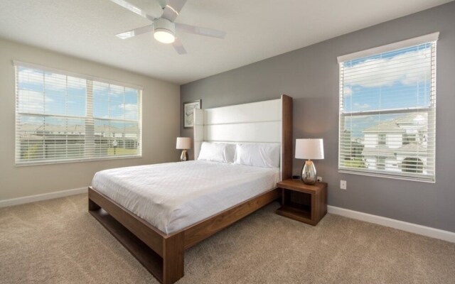 Champions Gate Luxury ! 6 Bedroom Home by RedAwning