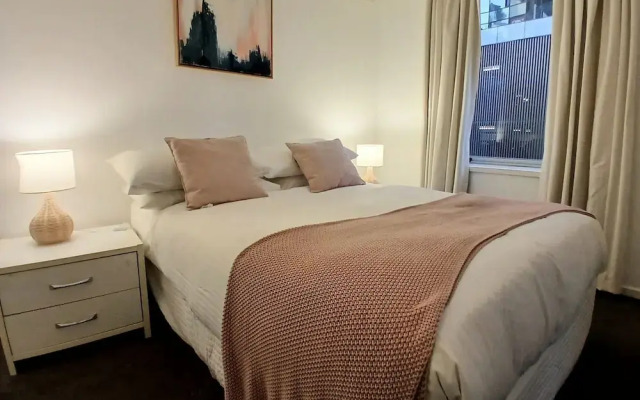 ReadySet Apartments at Southbank Condos
