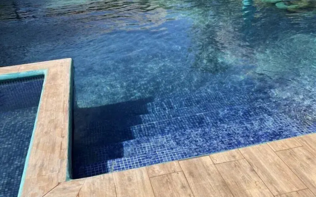 Sambo Mambo Beach Hotel