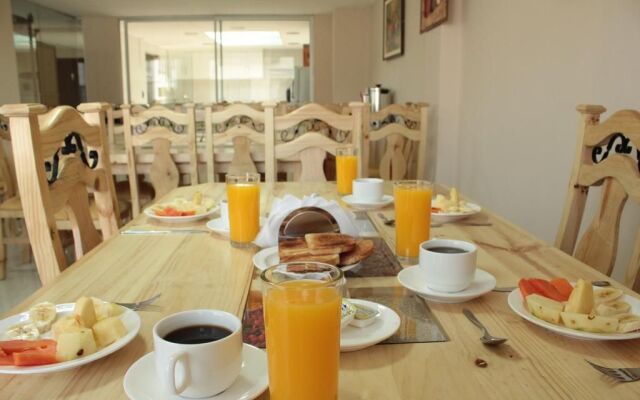 Almudena Apart Hotel