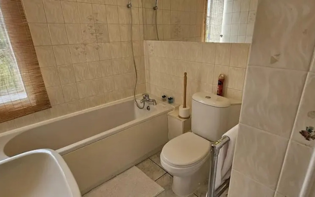 Brondesbury Apartment