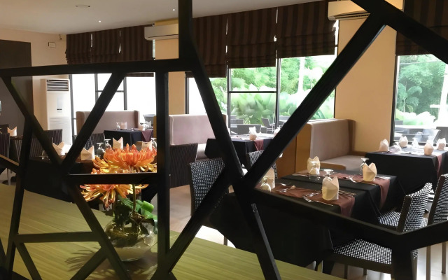 Grand Kecubung Hotel
