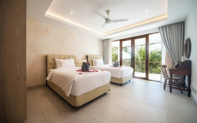 Luxury 4 Bedroom Bella Vista Villa