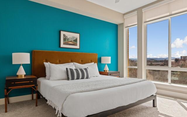 Denver | Luxurious 2BD/2BA Riverfront Apartment