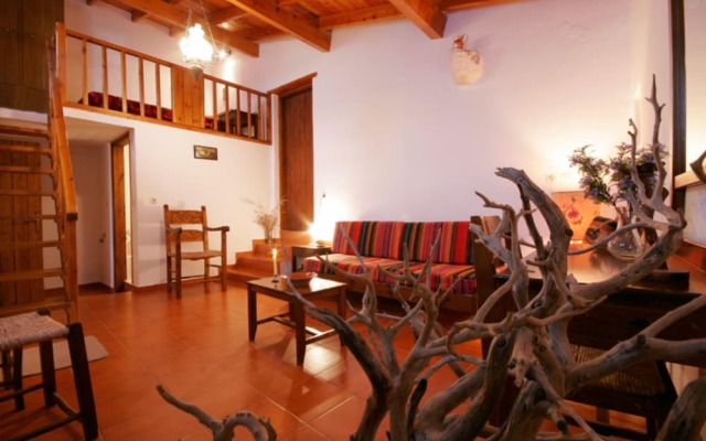 Fenareti Village House