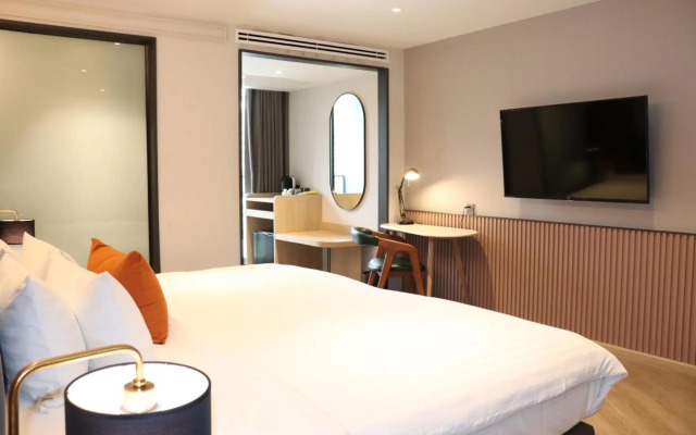 The Quart Ruamrudee by UHG