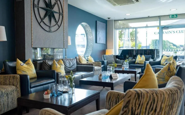 Captains Club Hotel