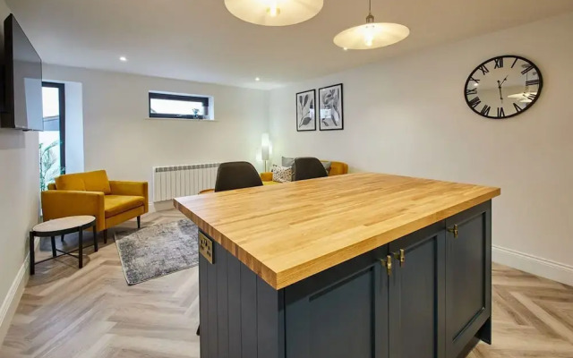 Host Stay Driftwood Apartment