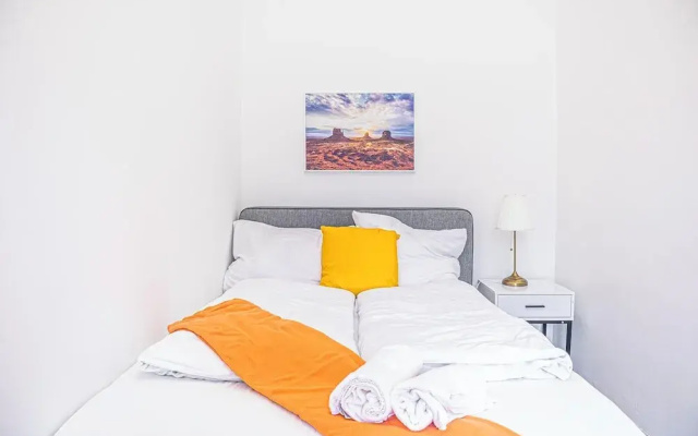 Easy Access 2BR Apartment Near AKH