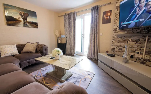 2 Bed Apt - Free Parking - Close to City Centre