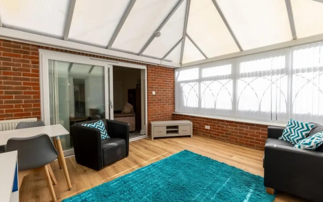 Beautiful 3BD Home Situated in Solihull