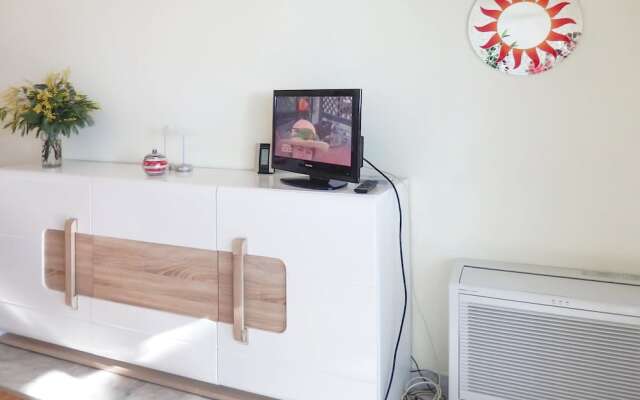 Apartment With one Bedroom in Villeneuve-loubet, With Wonderful sea Vi