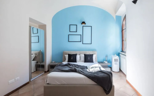 A World Aparts - 40 Sforza