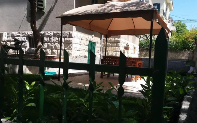 Garden apartment Vanya