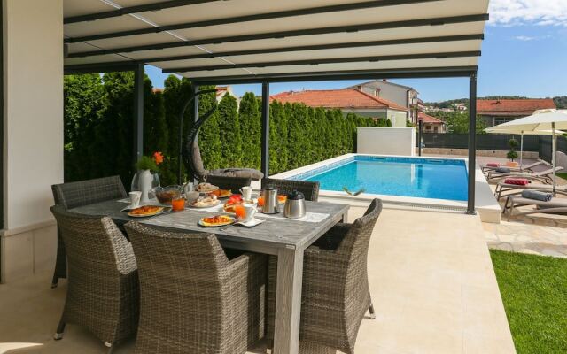 Plush Villa in Trogir With Sauna & Whirlpool