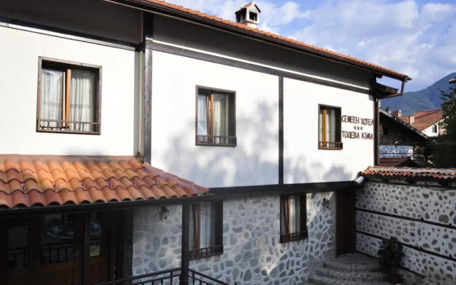 Todeva House