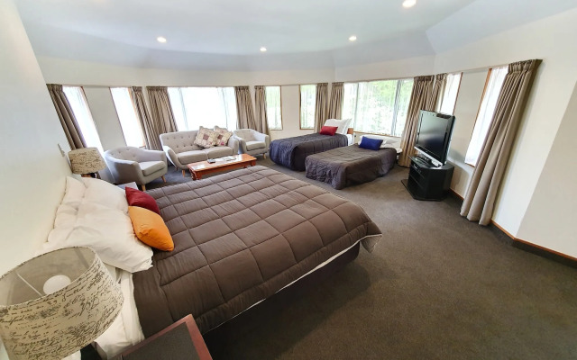 Fitzherbert Castle Motel