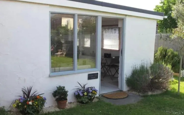 The Studio Christchurch B&B Luxury Garden Room