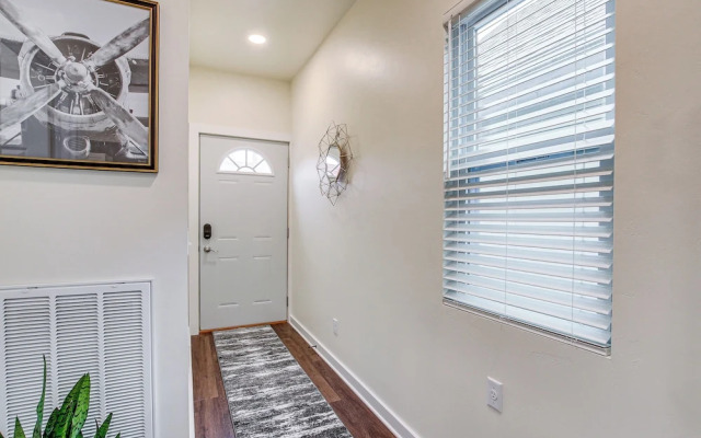 Dog-friendly Sheboygan Home - 1 Mi to Town!