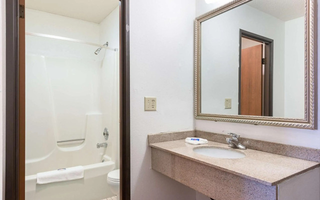 Family Garden Inn & Suites
