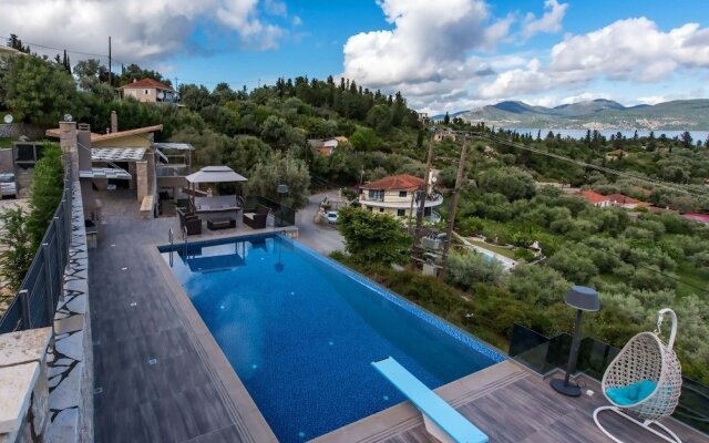 Luxurious Villa Kastro