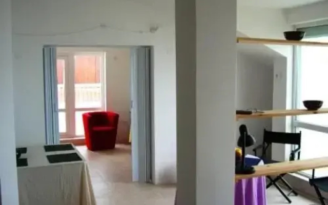 Ulitsa Treti Mart No 6, Top floor