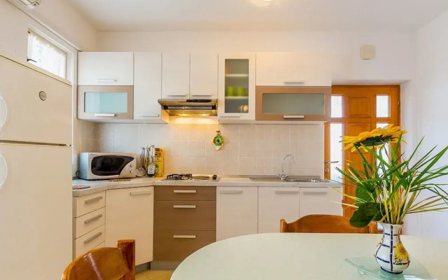 Spacious Apartment With Large Covered Terrace