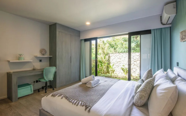 Luxurious 6BR Clifftop Villa, 5 Minutes to Bingin