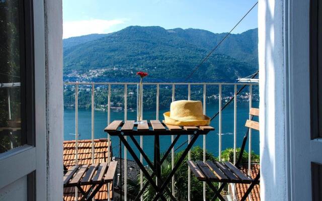 ALTIDO Cozy Lake View