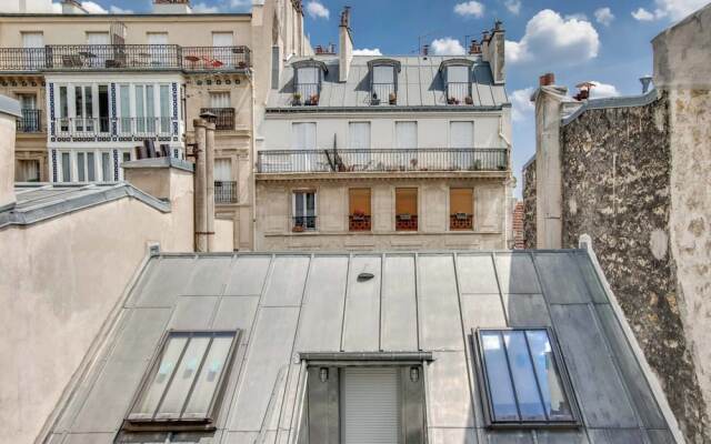 Quaint Apartment With Rooftop Views of Montmarte