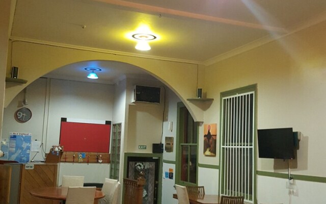 Golden Cross Hotel