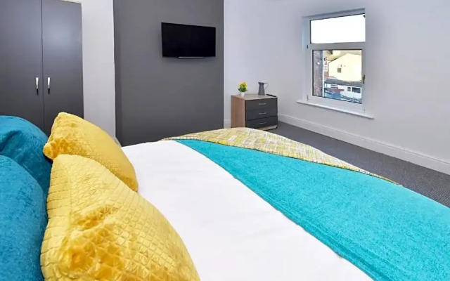 Townhouse @ 272 Walthall Street Crewe