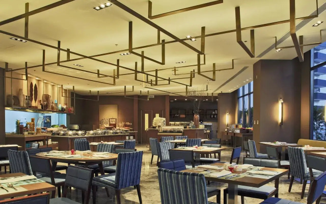 Holiday Inn & Suites Makati by IHG