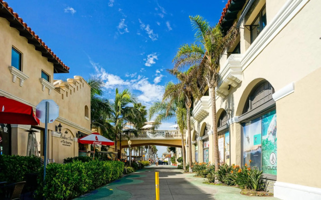Balboa Inn, On the Beach