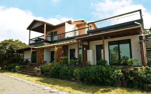 Jeju Gotjawal Geomoon Oreum Pension
