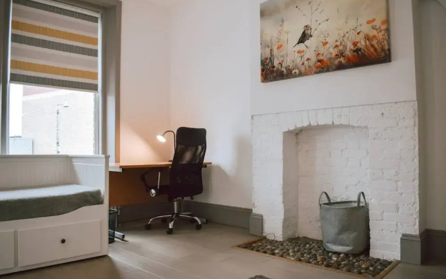 The Twickenham Apartment Near Strawberry Hill